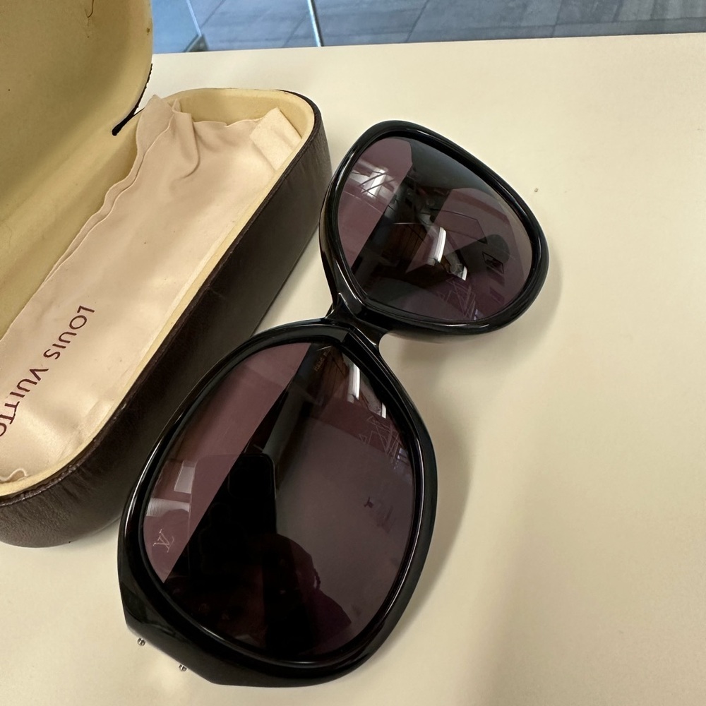 Louis Vuitton Black and Purple Sunglasses